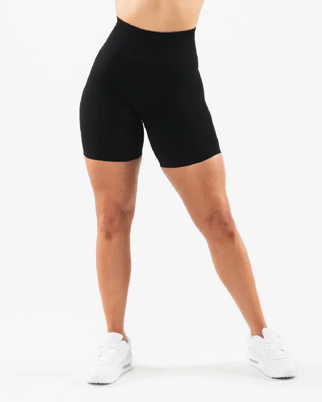 amplify-short-6-5-black