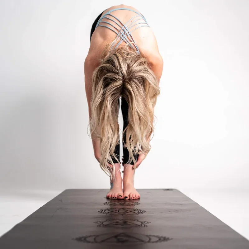 black-yoga-mat