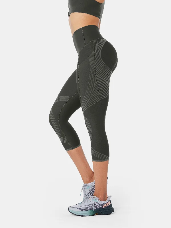 body-sculpt-side-pocket-capri-leggings