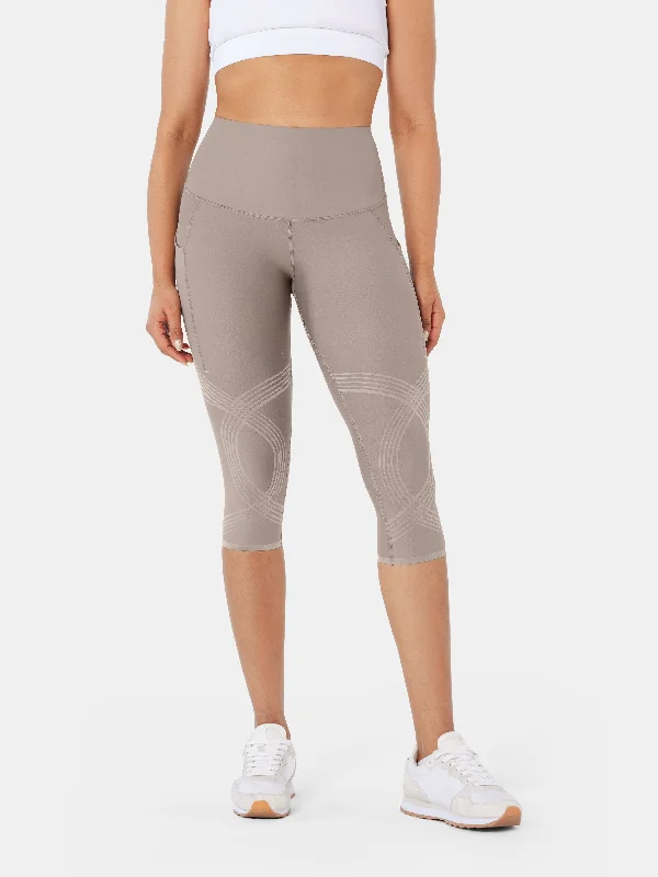 body-sculpt-side-pocket-capri-leggings