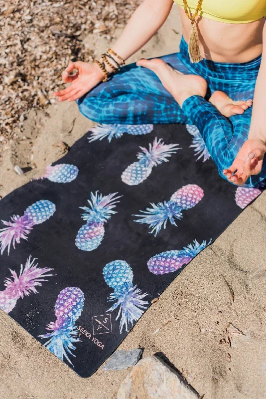 luxe-vegan-suede-microfiber-recycled-rubber-printed-yoga-mat-pineapple