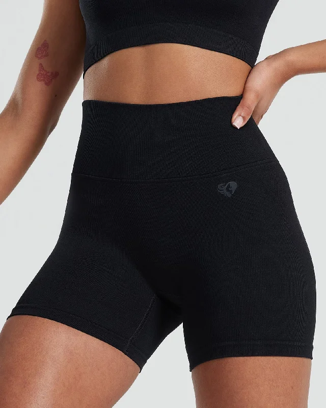 motion-seamless-shorts-black