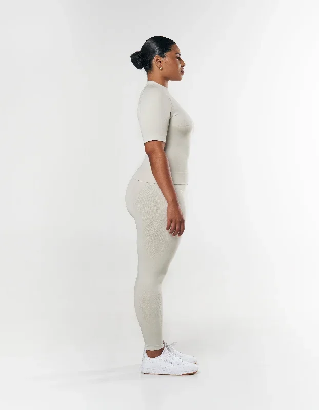 seamless-high-neck-tee-dove