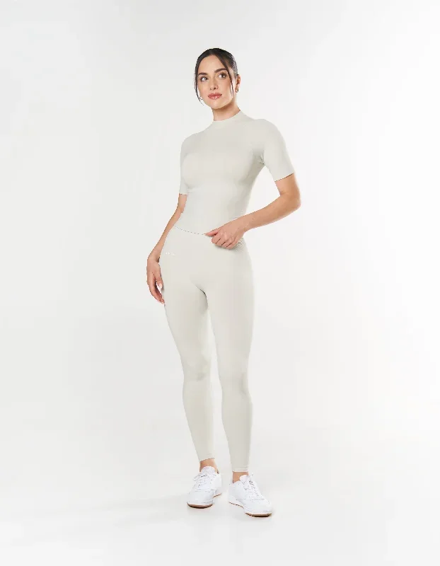 seamless-high-neck-tee-dove